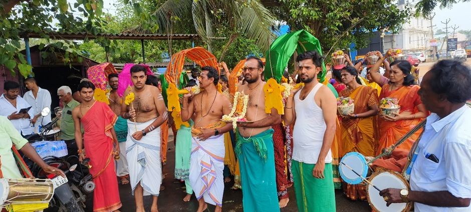 Procession with Rama idol