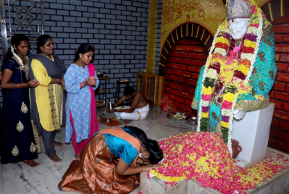 Prasadam distribution